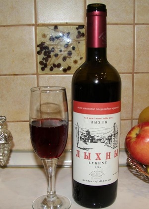 Красное столовое вино Лыхны