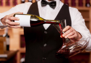 Как декантируют вино и зачем это нужно