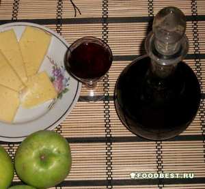 Красное сухое вино сыр и фрукты