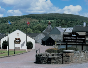 Семейное предприятие Грантс построено в долине Glenfiddich в Шотландии